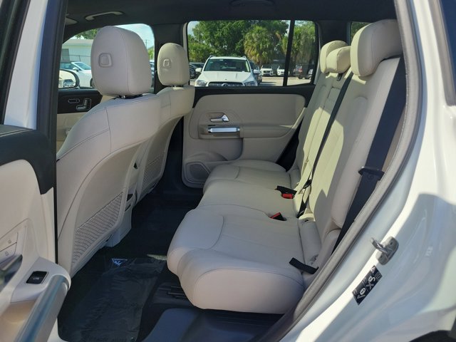 Vehicle image 9 of 31