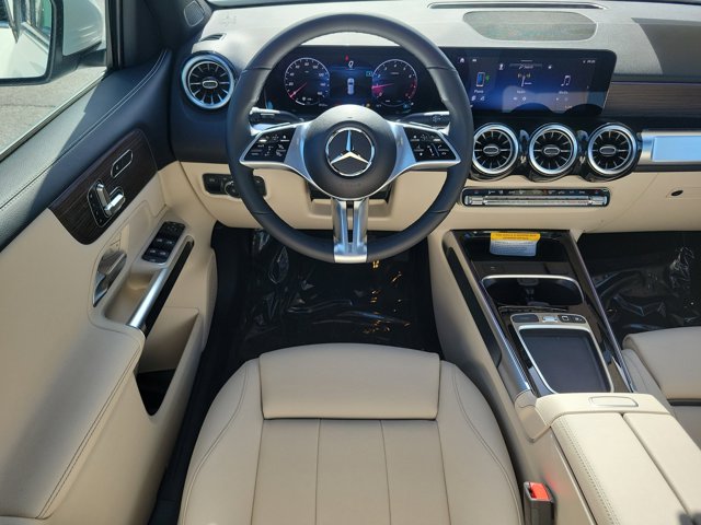 Vehicle image 14 of 31
