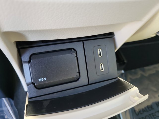 Vehicle image 11 of 31