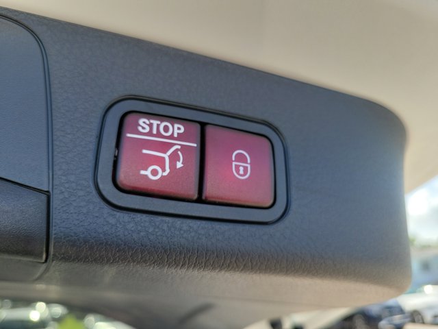 Vehicle image 7 of 31