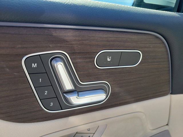 Vehicle image 16 of 31