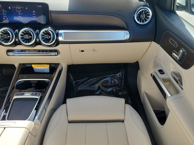 Vehicle image 13 of 31