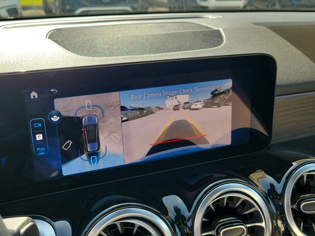 Vehicle image 25 of 31