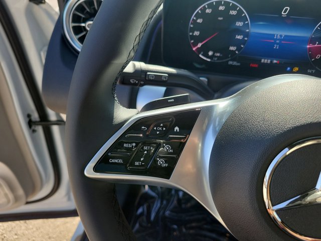 Vehicle image 23 of 31