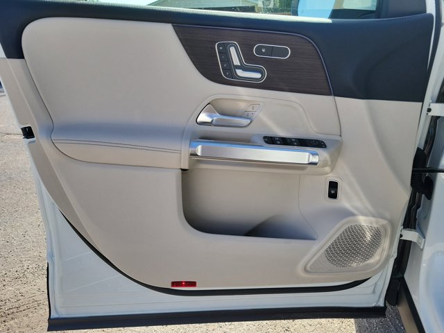 Vehicle image 15 of 31