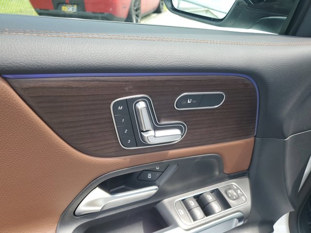 Vehicle image 28 of 35