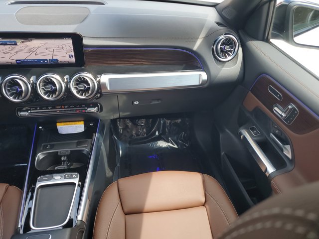 Vehicle image 17 of 35