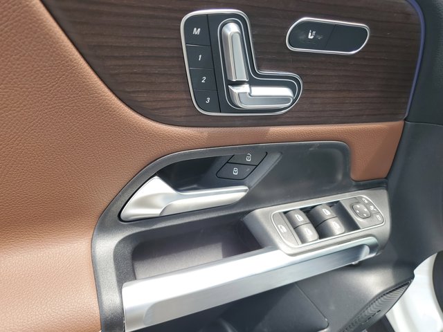 Vehicle image 26 of 35
