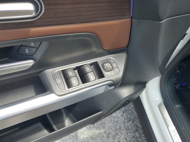 Vehicle image 33 of 35