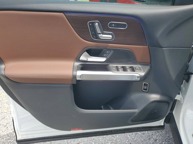 Vehicle image 23 of 35