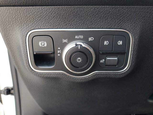Vehicle image 25 of 35