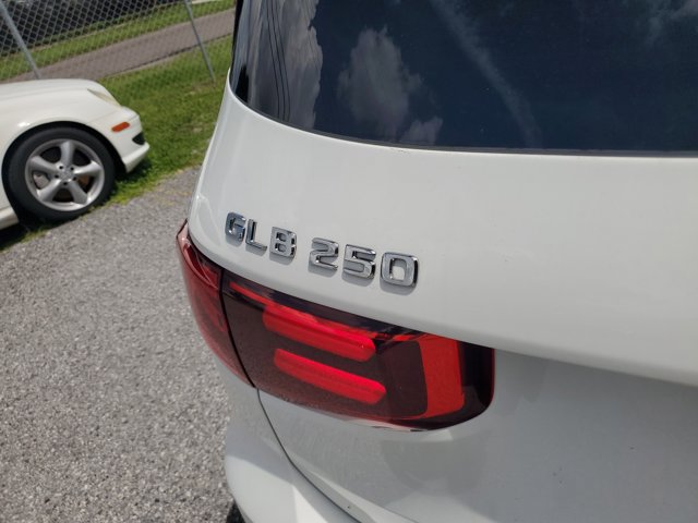 Vehicle image 31 of 35