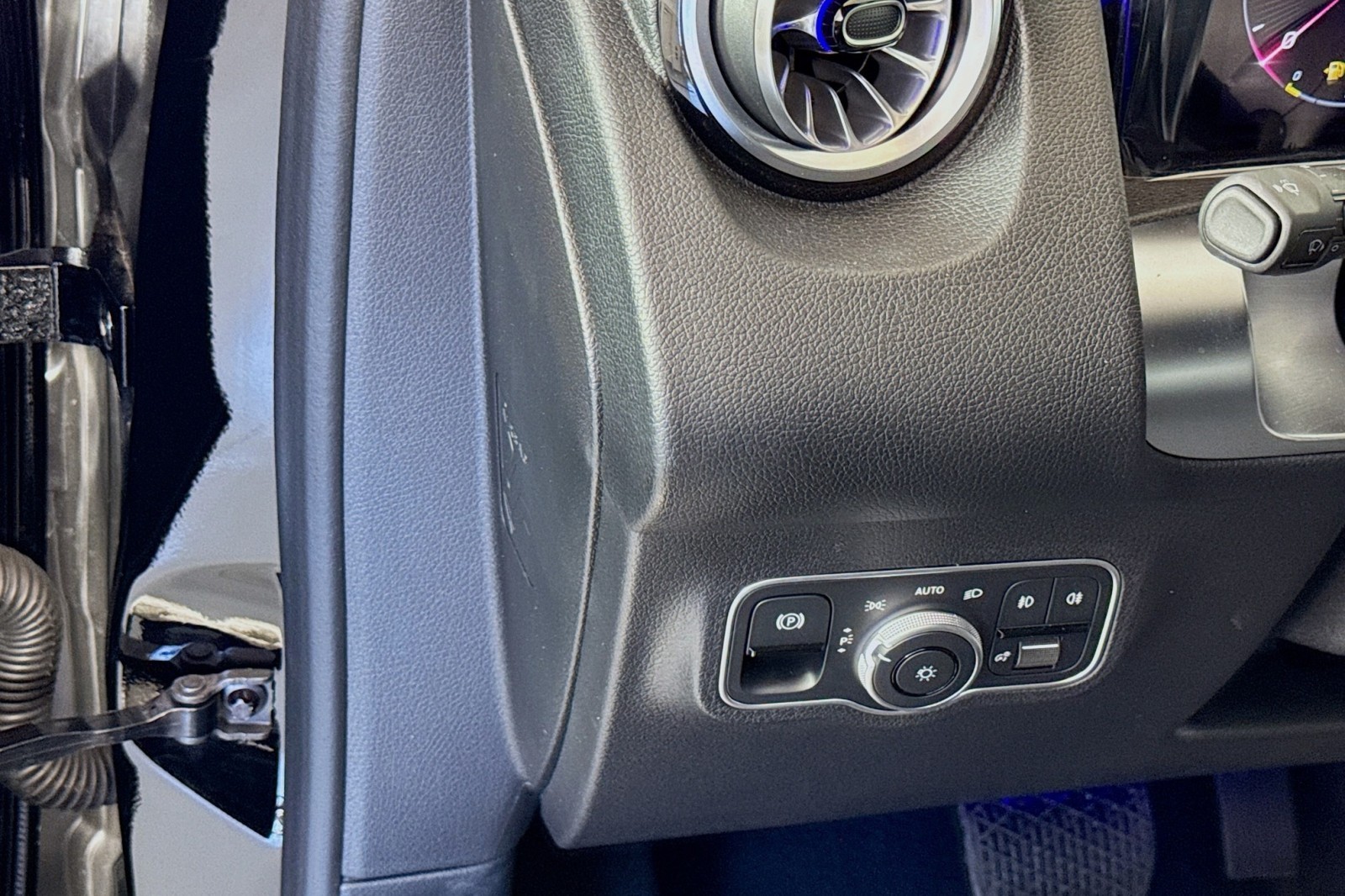 Vehicle image 10 of 28