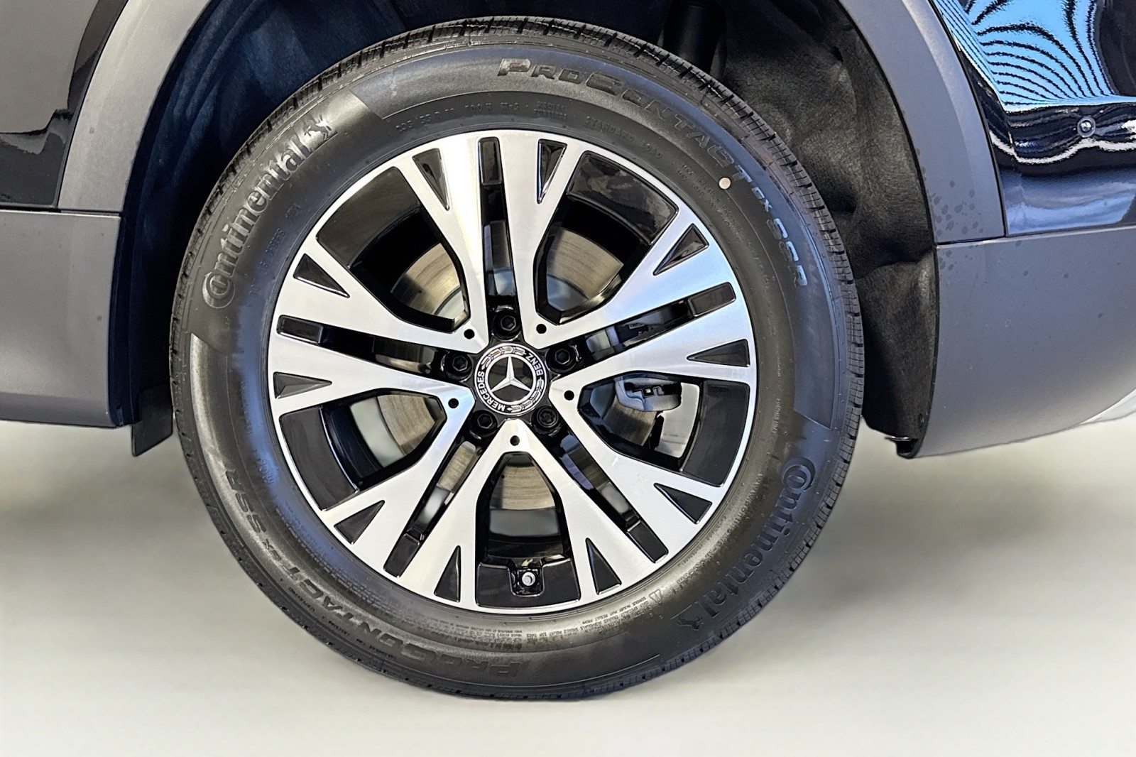 Vehicle image 27 of 28