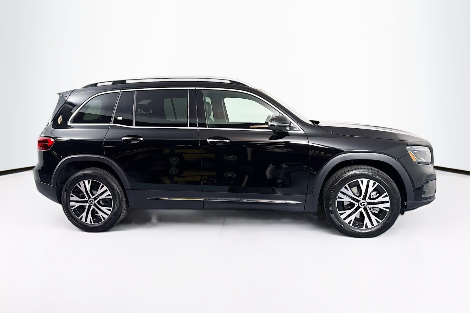 Vehicle image 4 of 28
