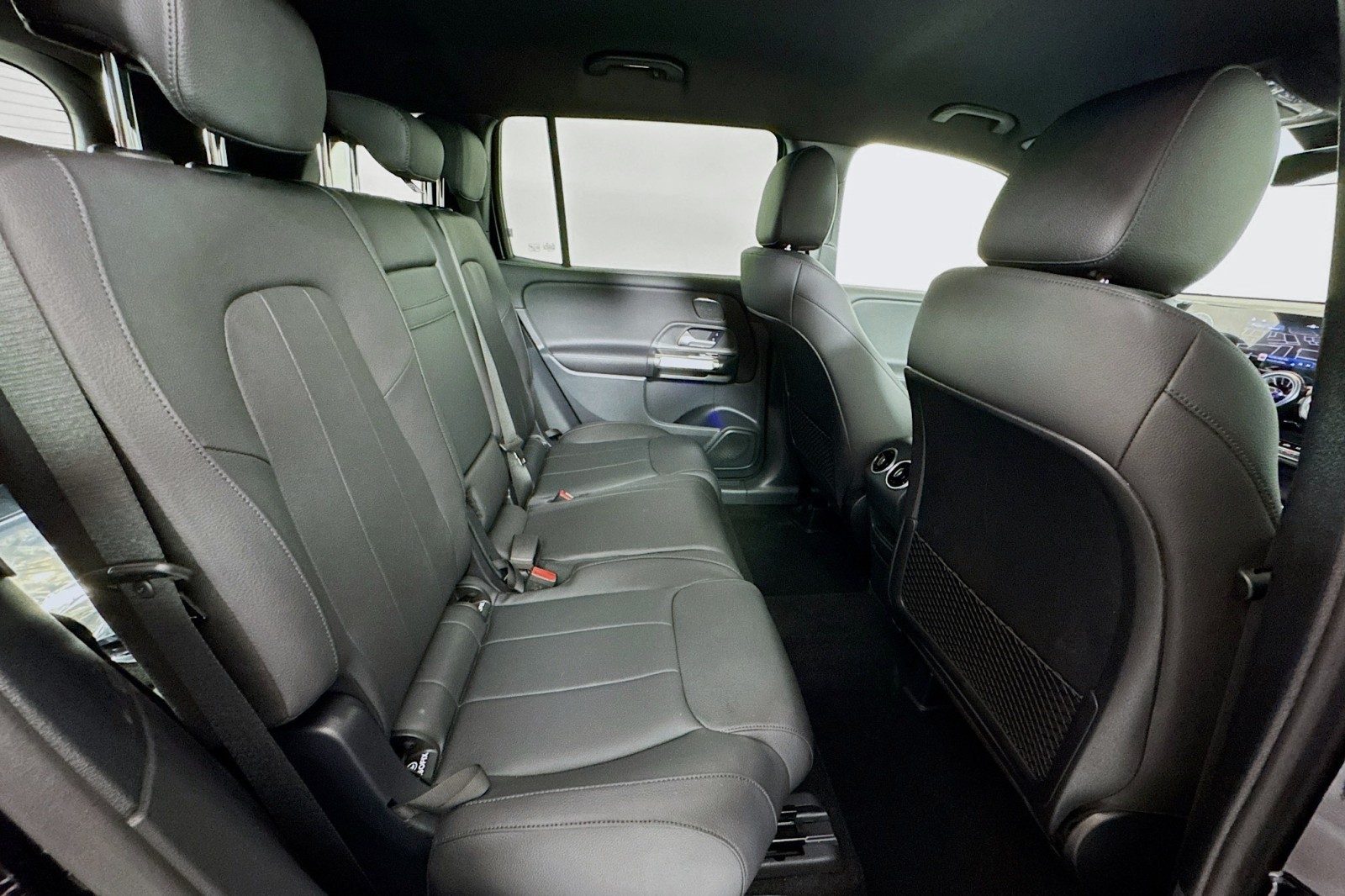 Vehicle image 24 of 28