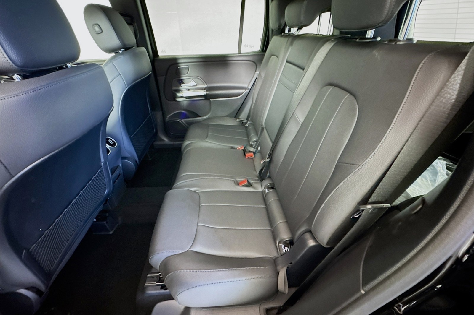 Vehicle image 21 of 28