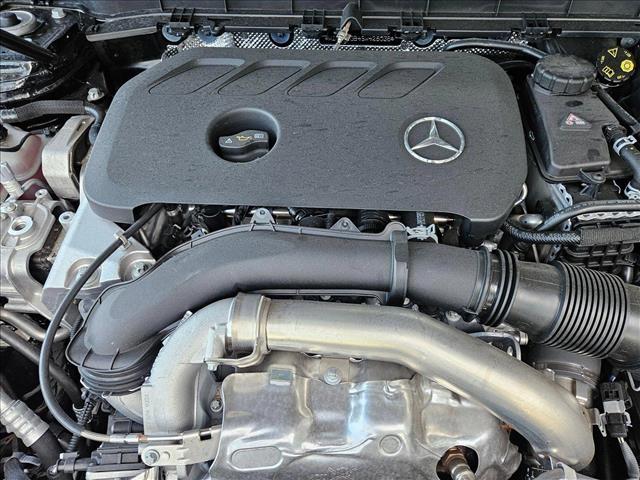 2025 Mercedes-Benz GLB 250 Image 6 of 15