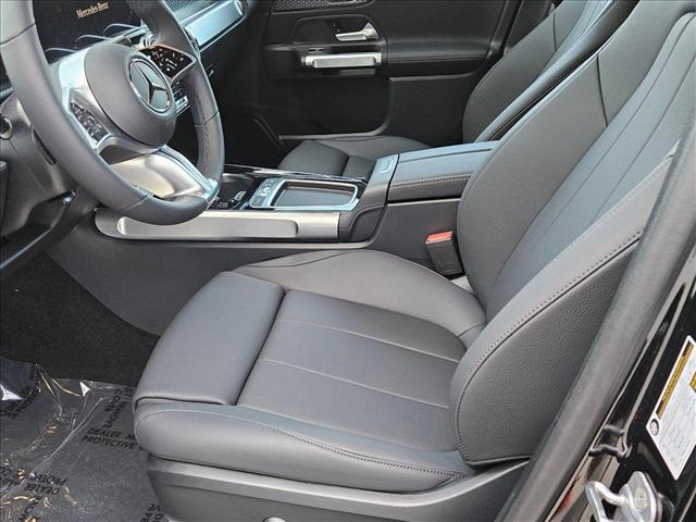 2025 Mercedes-Benz GLB 250 Image 8 of 15