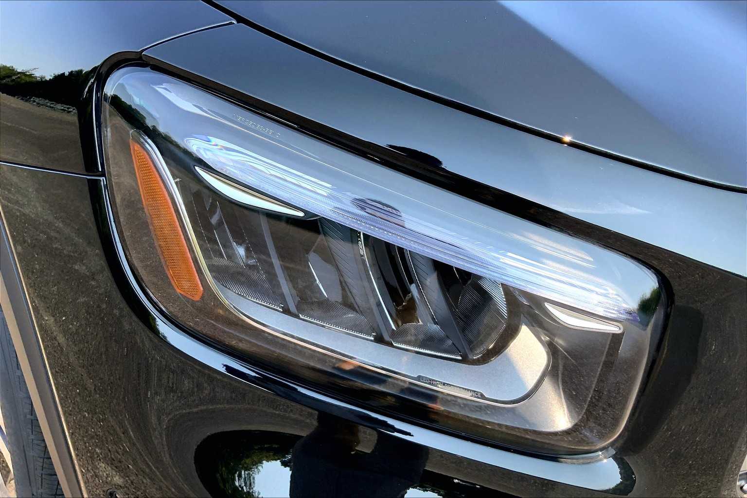 2025 Mercedes-Benz GLB 250 Image 12 of 16