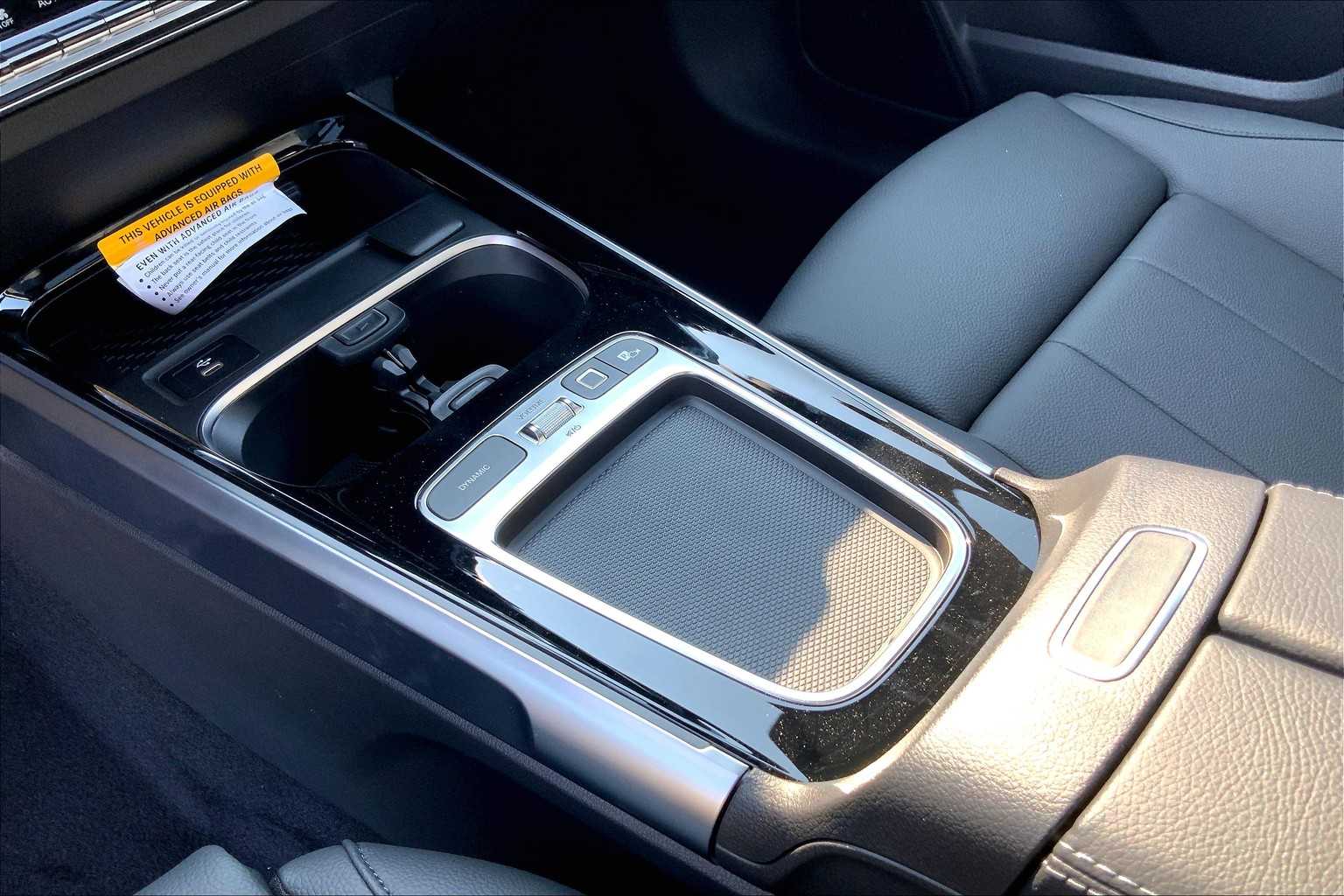 2025 Mercedes-Benz GLB 250 Image 11 of 16