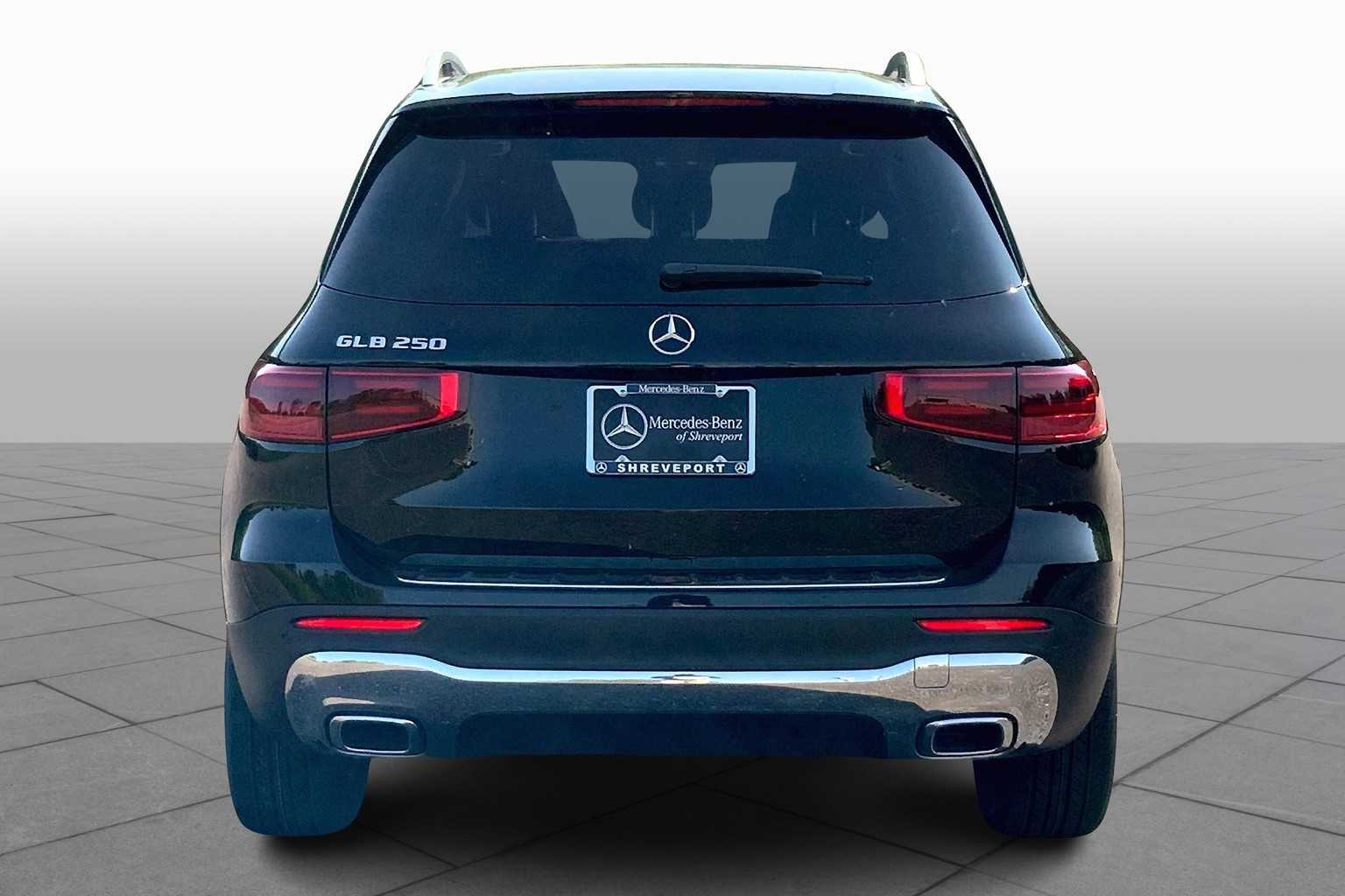 2025 Mercedes-Benz GLB 250 Image 4 of 16