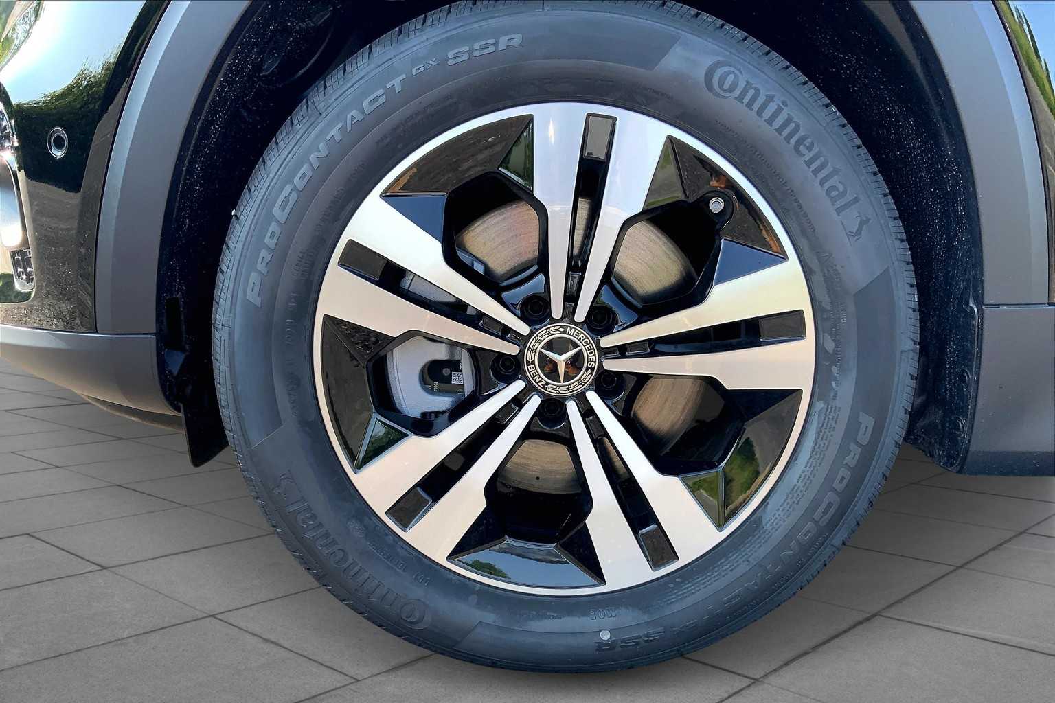 2025 Mercedes-Benz GLB 250 Image 6 of 16