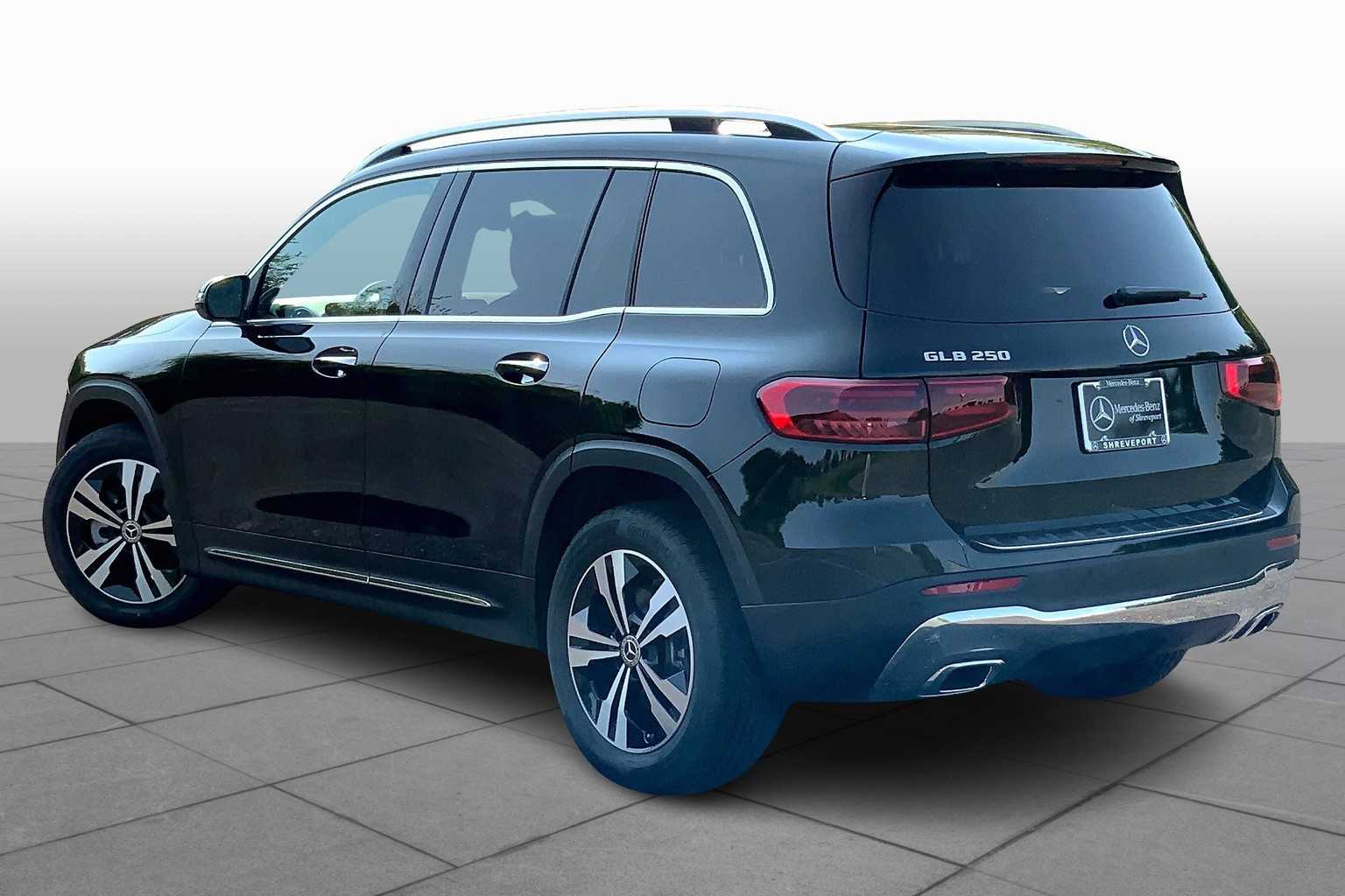 2025 Mercedes-Benz GLB 250 Image 5 of 16