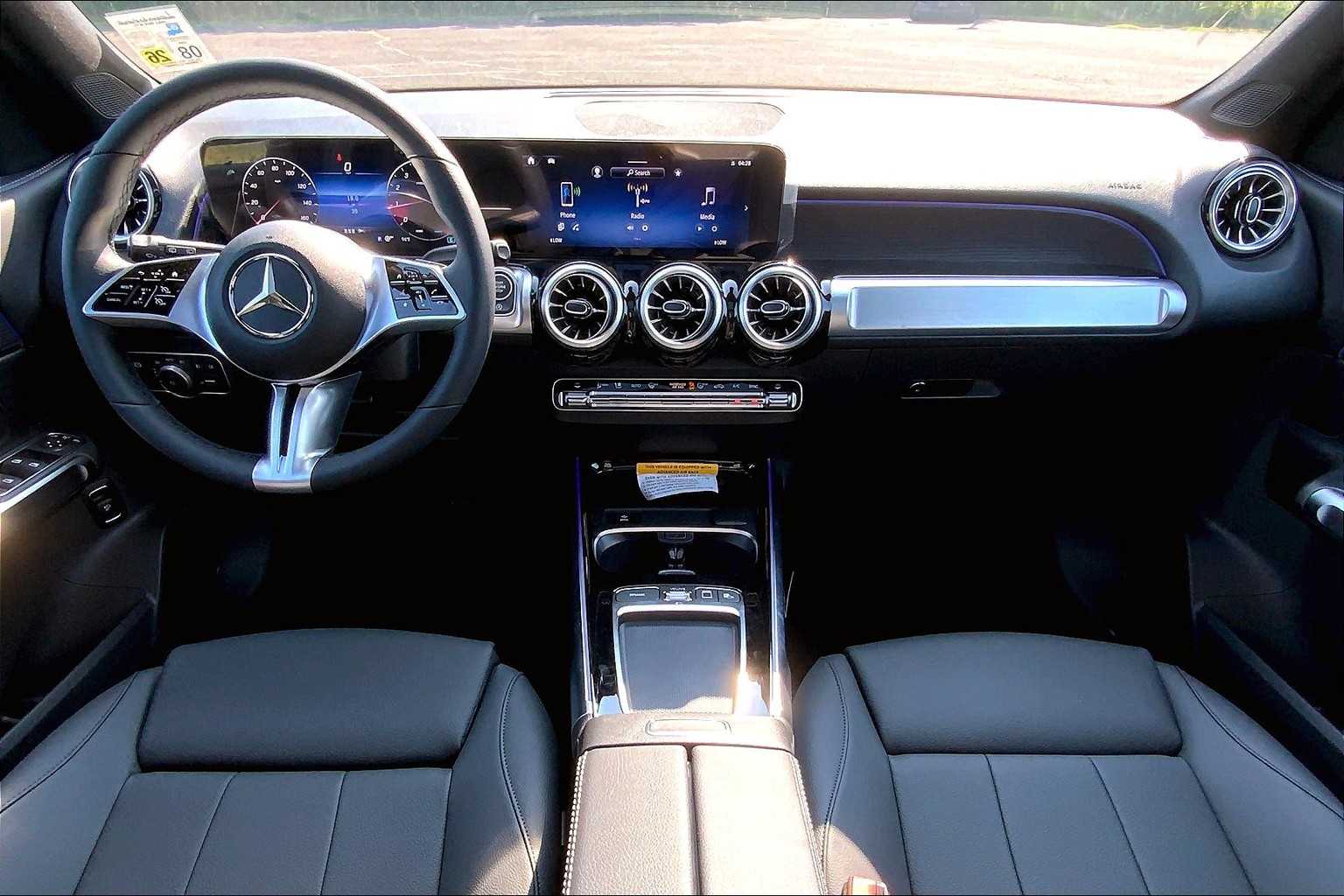 2025 Mercedes-Benz GLB 250 Image 8 of 16