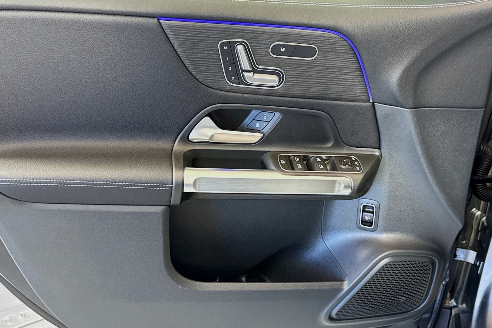 Vehicle image 16 of 30
