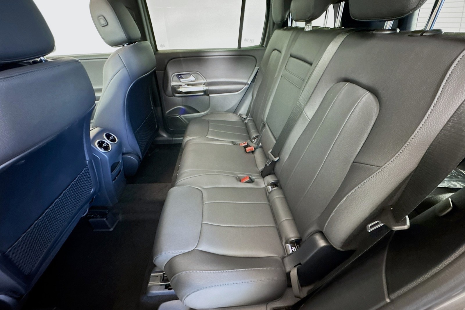 Vehicle image 22 of 30