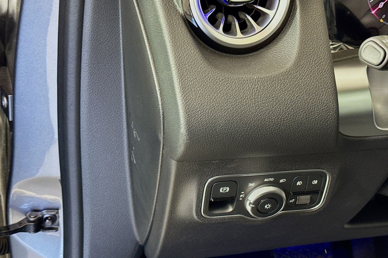 Vehicle image 10 of 30