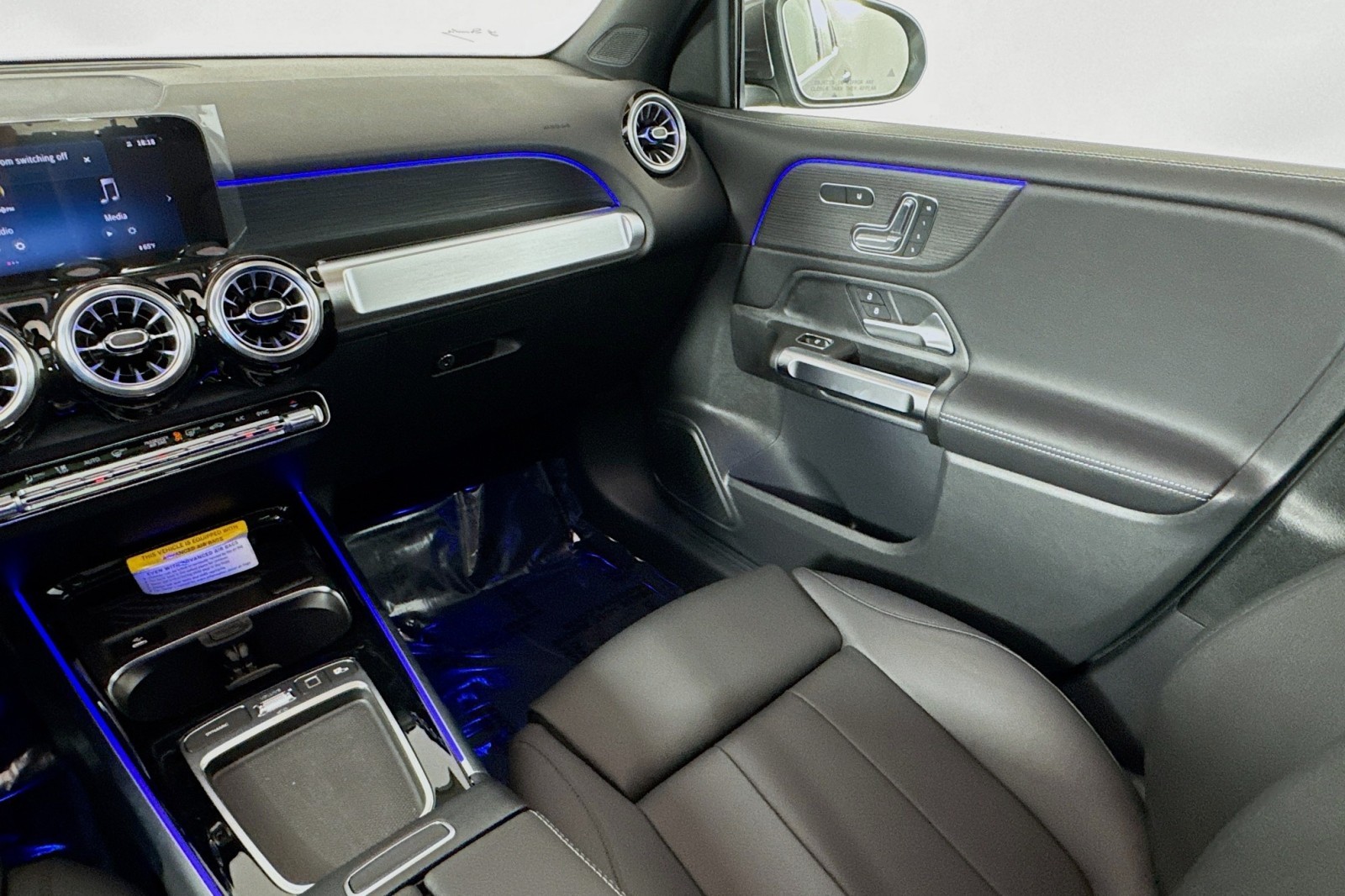 Vehicle image 21 of 30