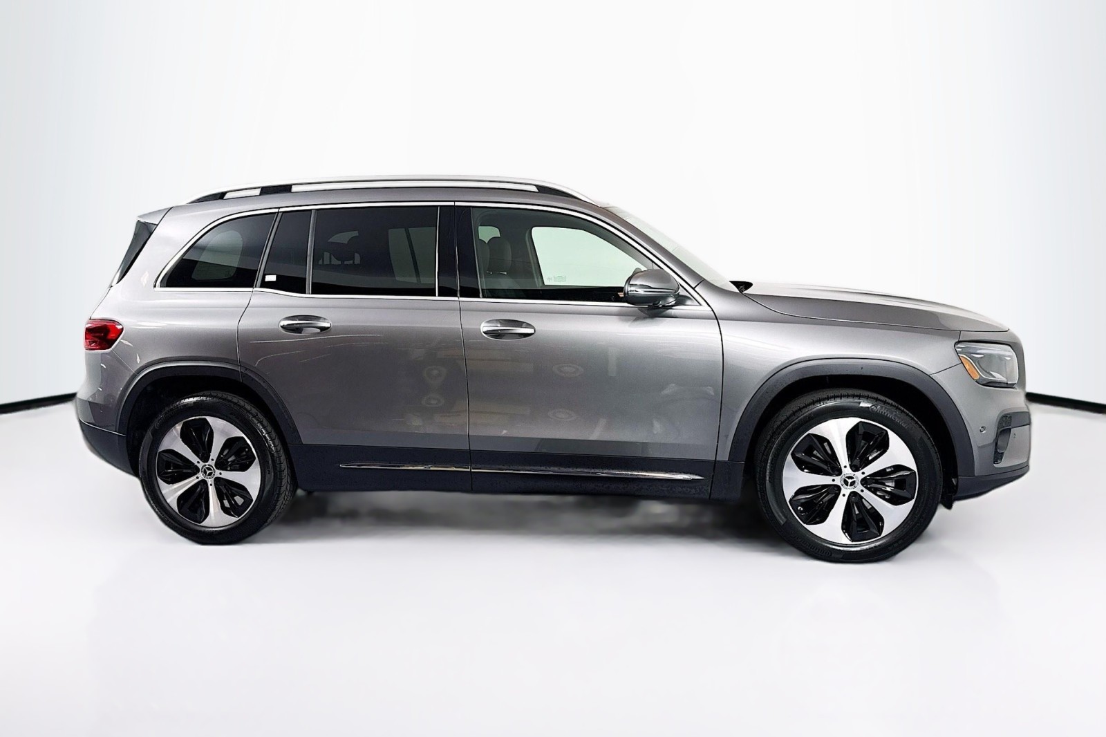 Vehicle image 4 of 30