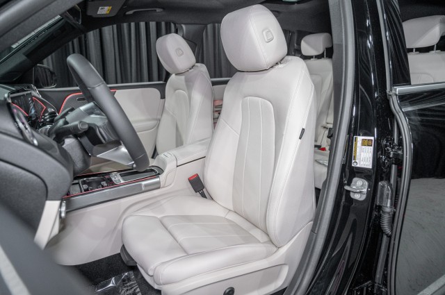 Vehicle image 10 of 22