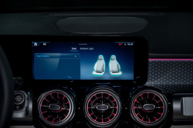 Vehicle image 15 of 22