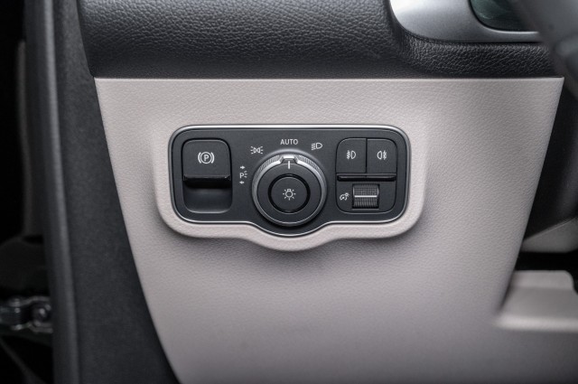 Vehicle image 19 of 22