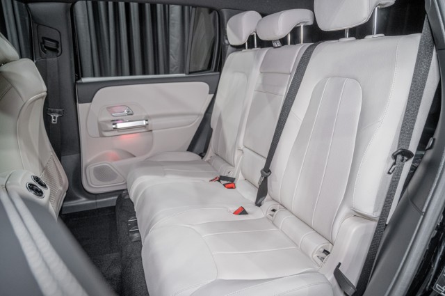 Vehicle image 11 of 22