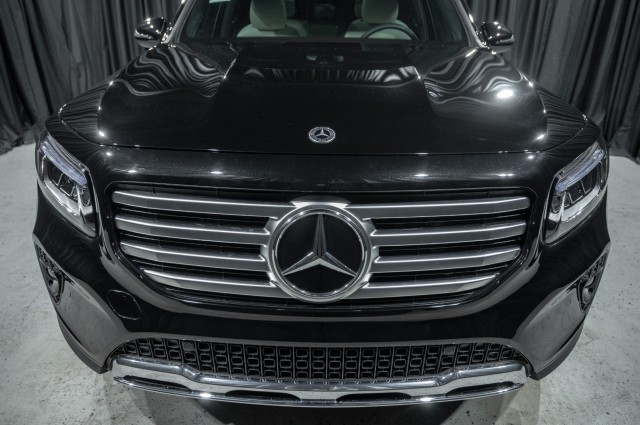 Vehicle image 2 of 22