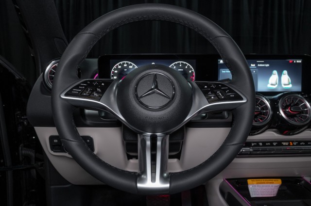 Vehicle image 20 of 22