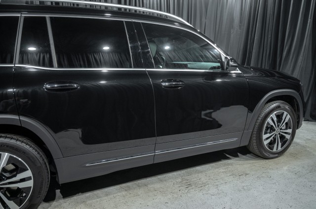 Vehicle image 4 of 22