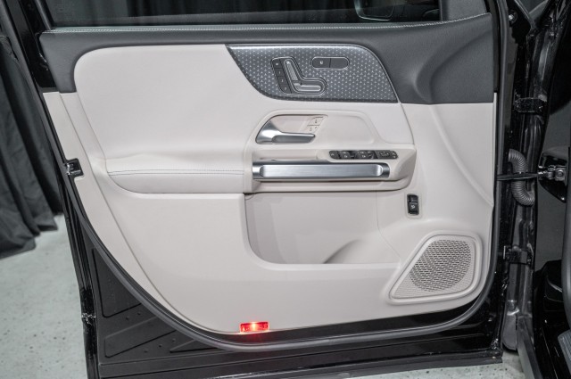 Vehicle image 9 of 22