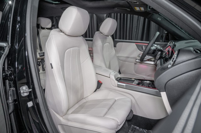 Vehicle image 13 of 22