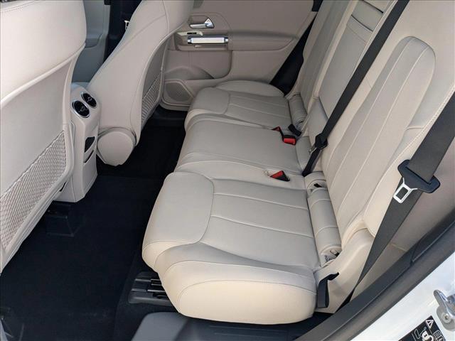 Vehicle image 15 of 17