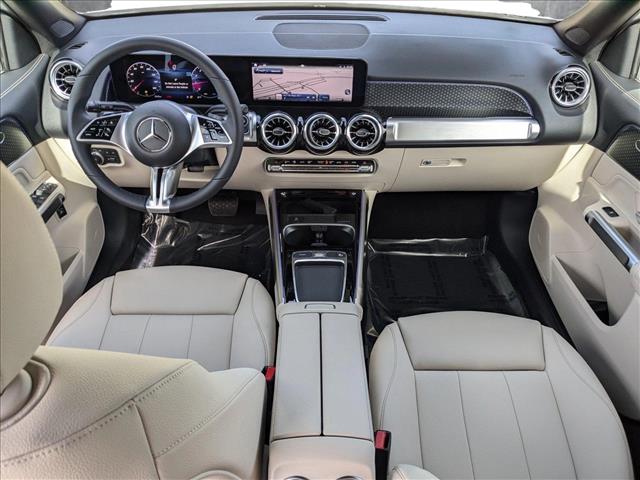Vehicle image 14 of 17