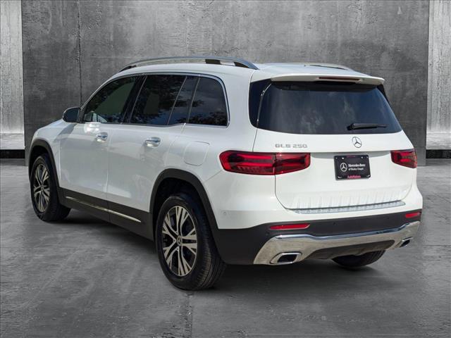 Vehicle image 8 of 17