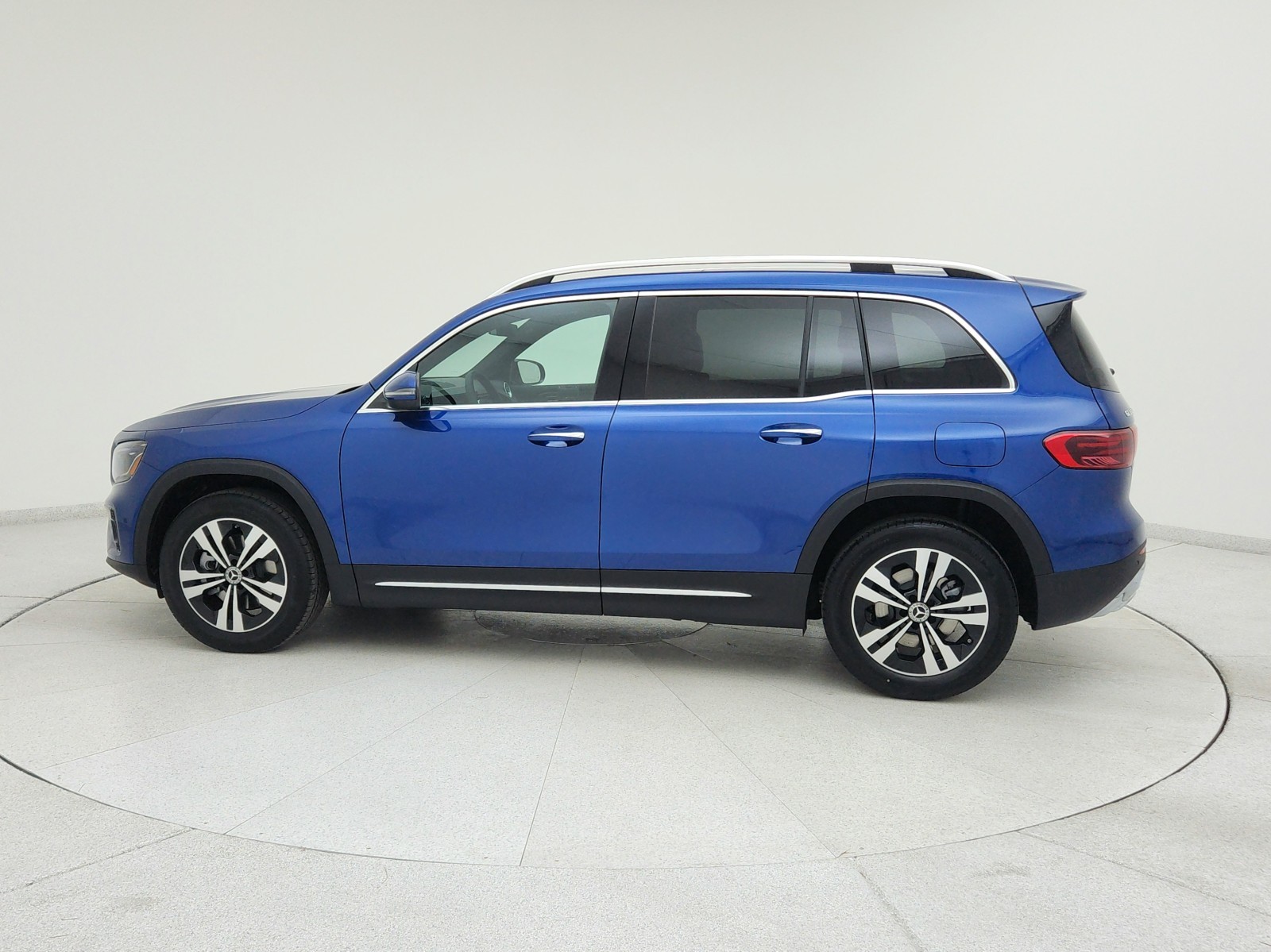 2025 Mercedes-Benz GLB 250 Image 10 of 21