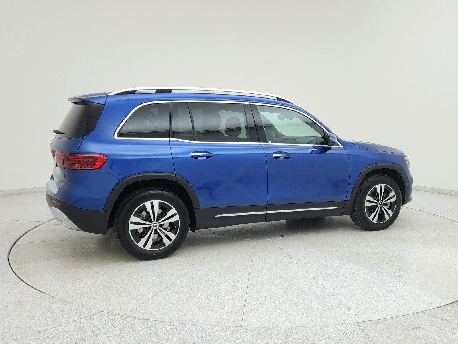 2025 Mercedes-Benz GLB 250 Image 7 of 21