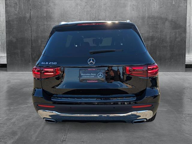Vehicle image 7 of 17
