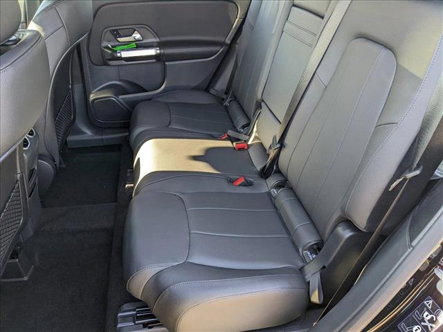 Vehicle image 14 of 17